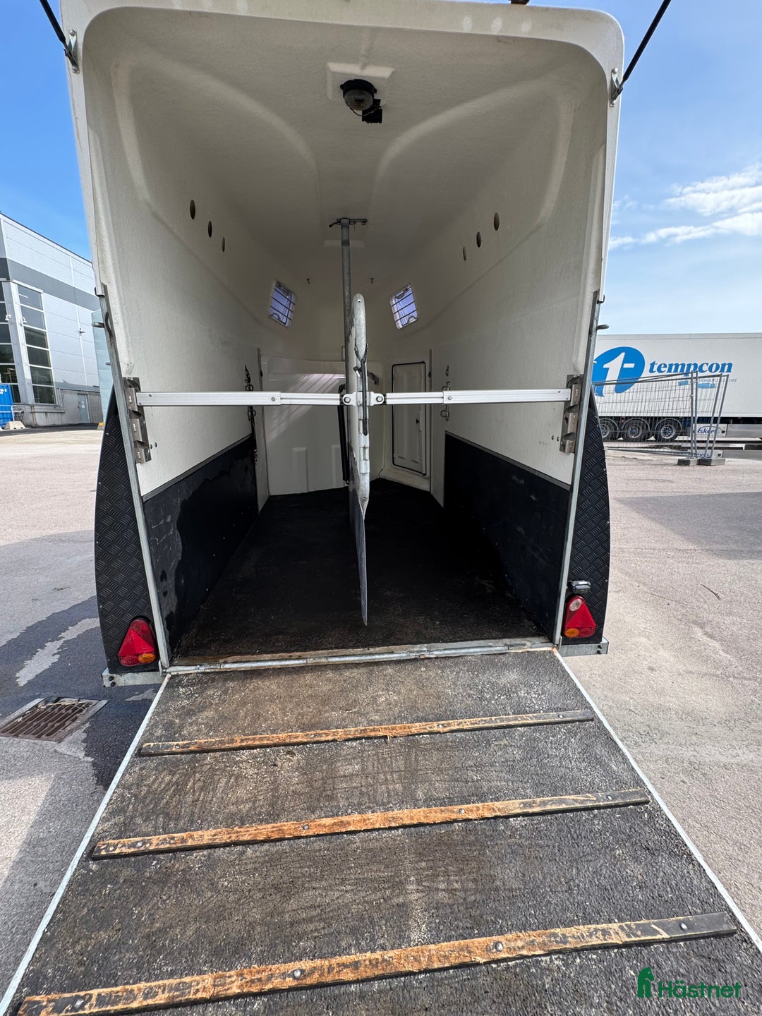 Hästtransporter  fordon & transport till salu: Rymlig och stabil Christ Mega Coral i Västerås - Bild 6