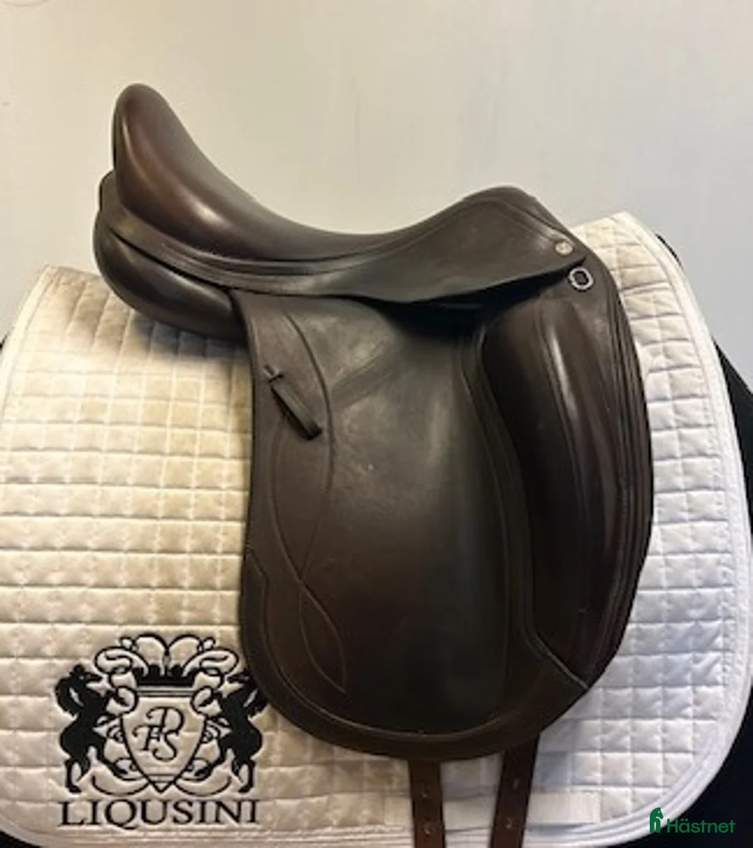 Sadlar hästutrustning till salu: Dressyrsadel Equipe Olympia 17" - Annons 1