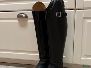 Ridstövlar ryttarutrustning till salu: Ridstövlar QHP Dorah i Västerås - Annons 1