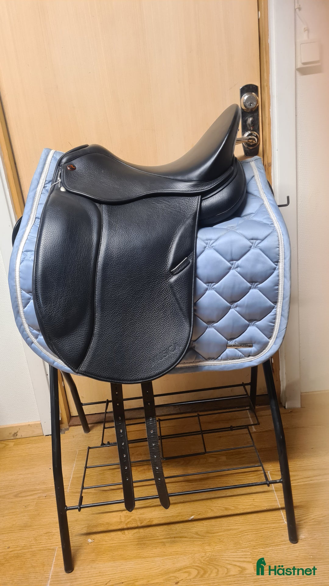 Sadlar hästutrustning till salu: Svart Sommer Remos Musica i Hamneda - Annons 1