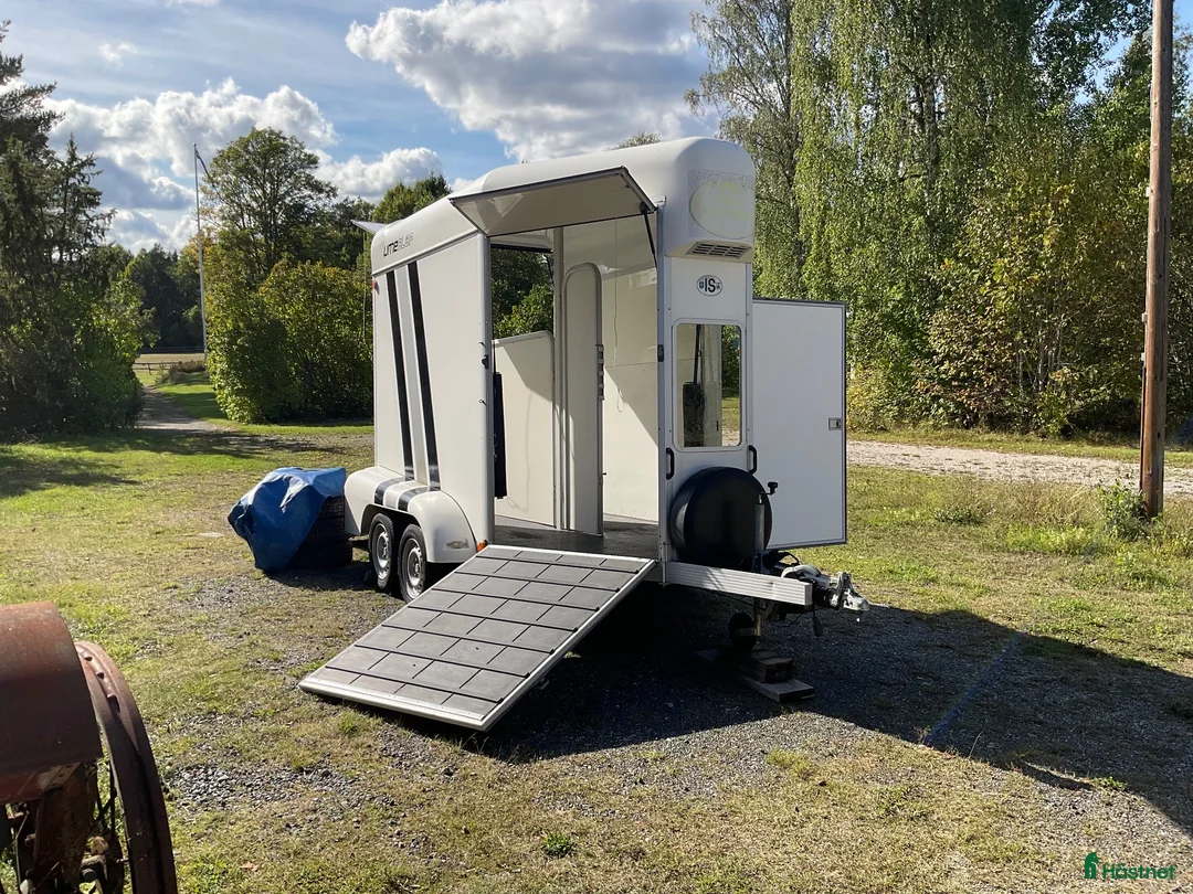 Hästtransporter  fordon & transport till salu: UME-släpet Ba-45 front-baklastning i Rimbo - Annons 1
