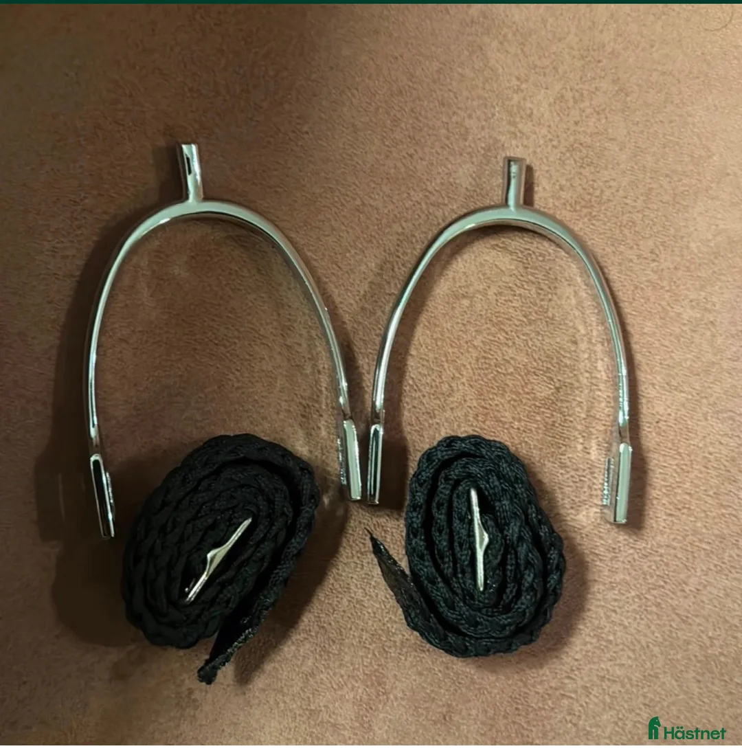 Övrig Ryttarutrustning ryttarutrustning till salu: Nya sporrar från Globus 15 mm i Torsåker - Annons 1