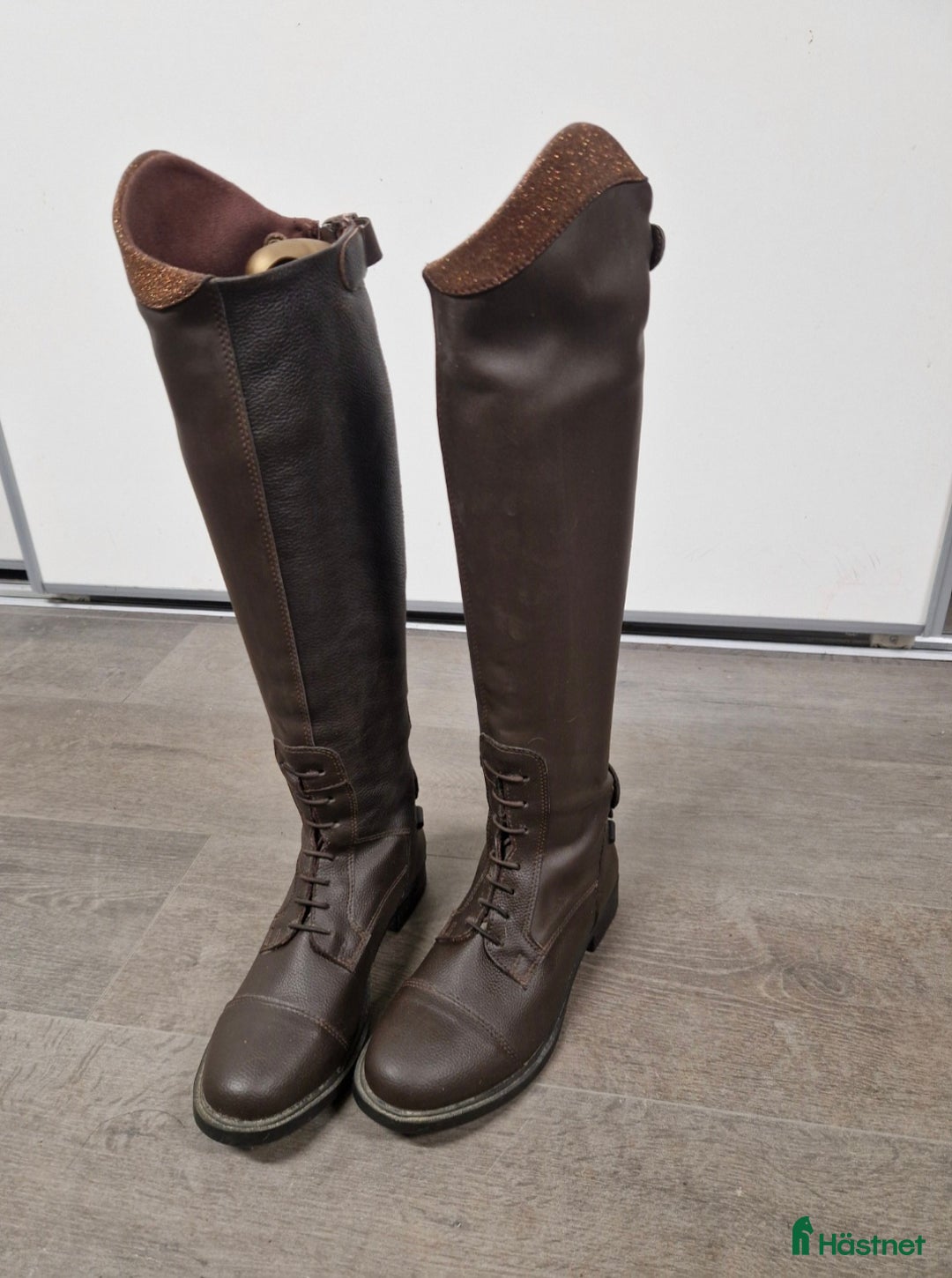 Ridstövlar ryttarutrustning till salu: Brun glitter ridstövlar  i Vassmolösa - Annons 3