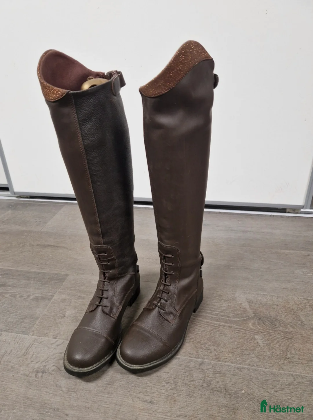 Ridstövlar ryttarutrustning till salu: Brun glitter ridstövlar  i Vassmolösa - Annons 3