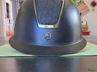 Hjälmar ryttarutrustning till salu: Snygg hansbosport hjälm🤩 i Mjölby - Annons 3