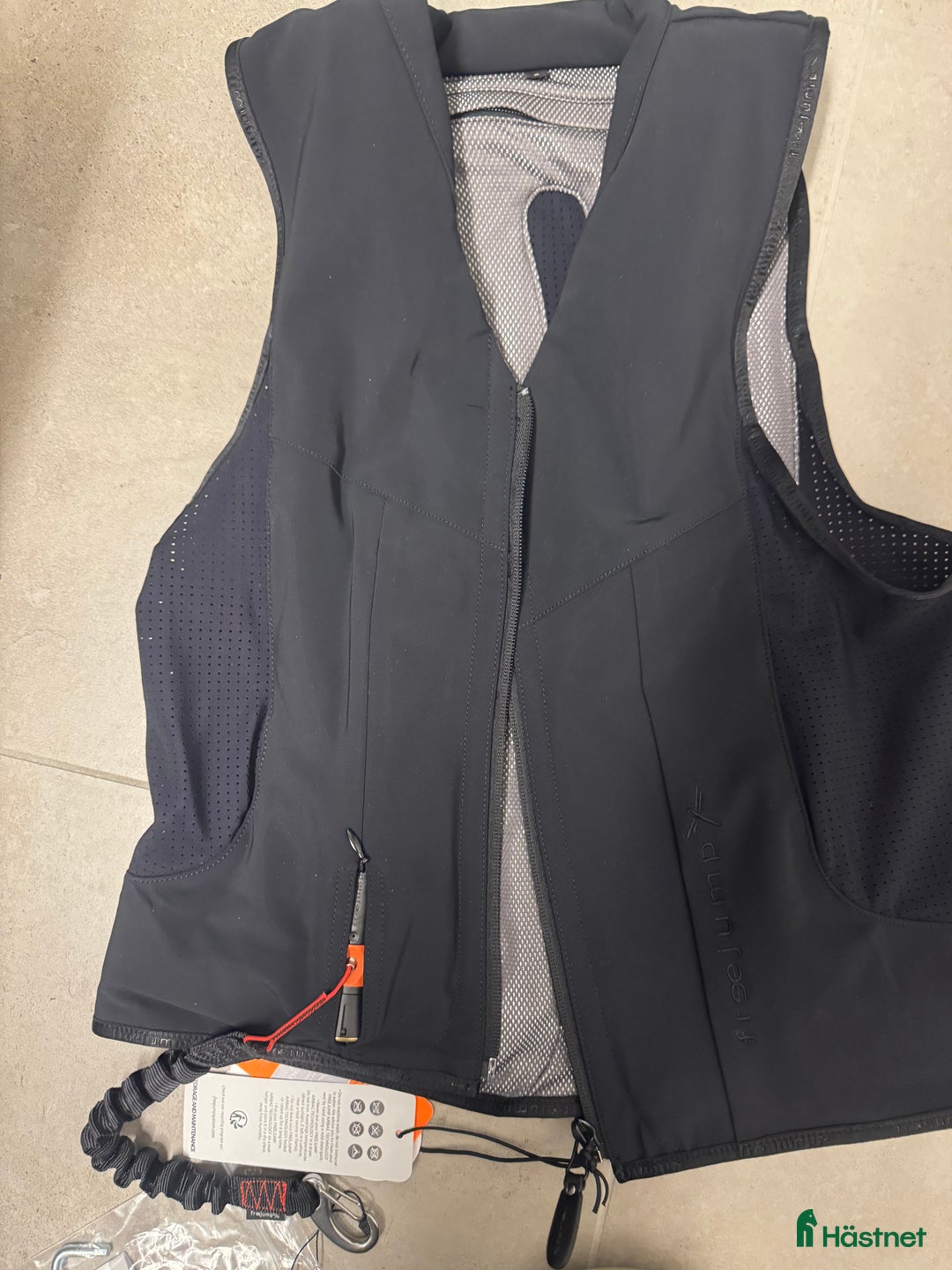 Säkerhetsvästar ryttarutrustning till salu: Uppblåsbar säkerhetsväst  - Annons 1