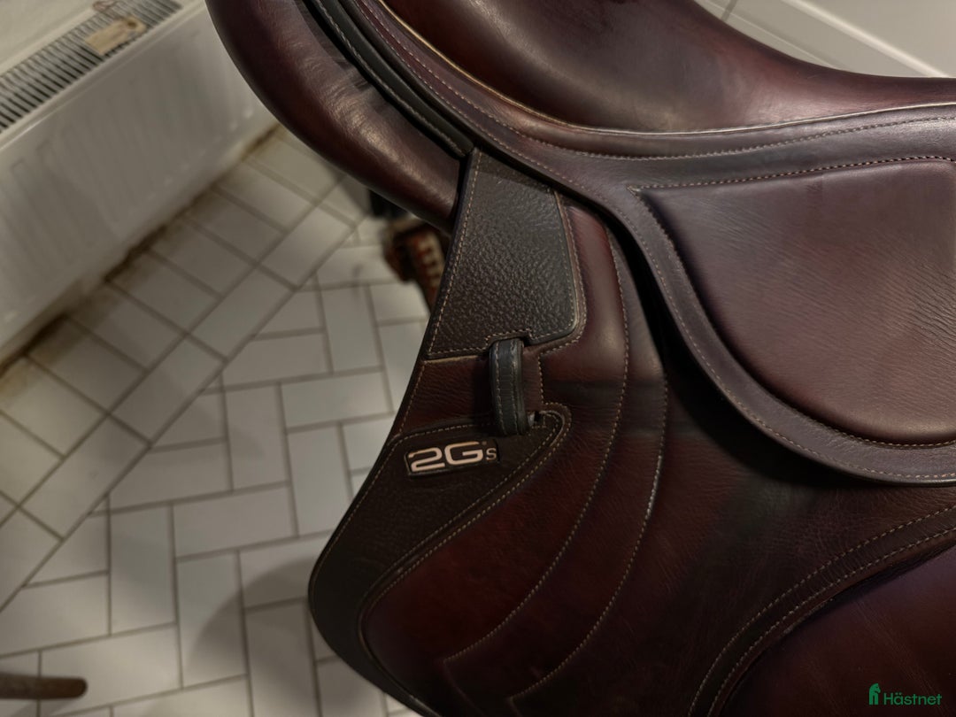 Sadlar hästutrustning till salu: CWD 2Gs hoppsadel, 17,5. Sadelgjord, stigläder! i Bromma - Annons 4