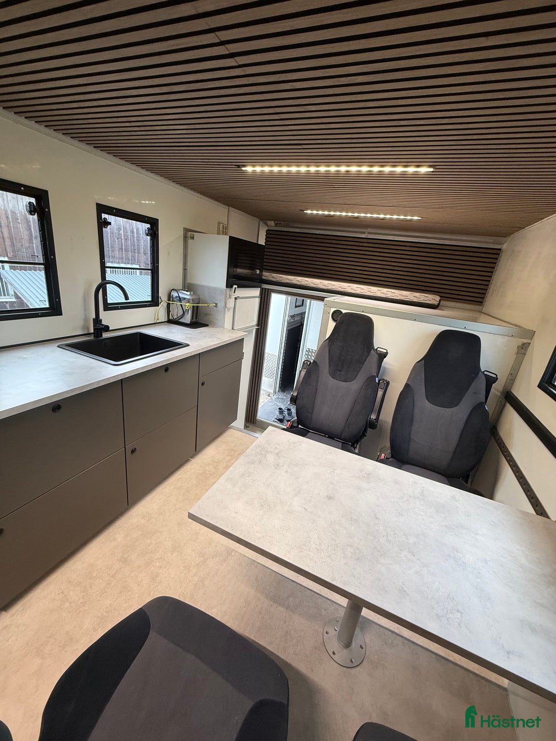 Hästlastbilar  fordon & transport till salu: 7 hästars lastbil med bodel i Blentarp - Bild 7