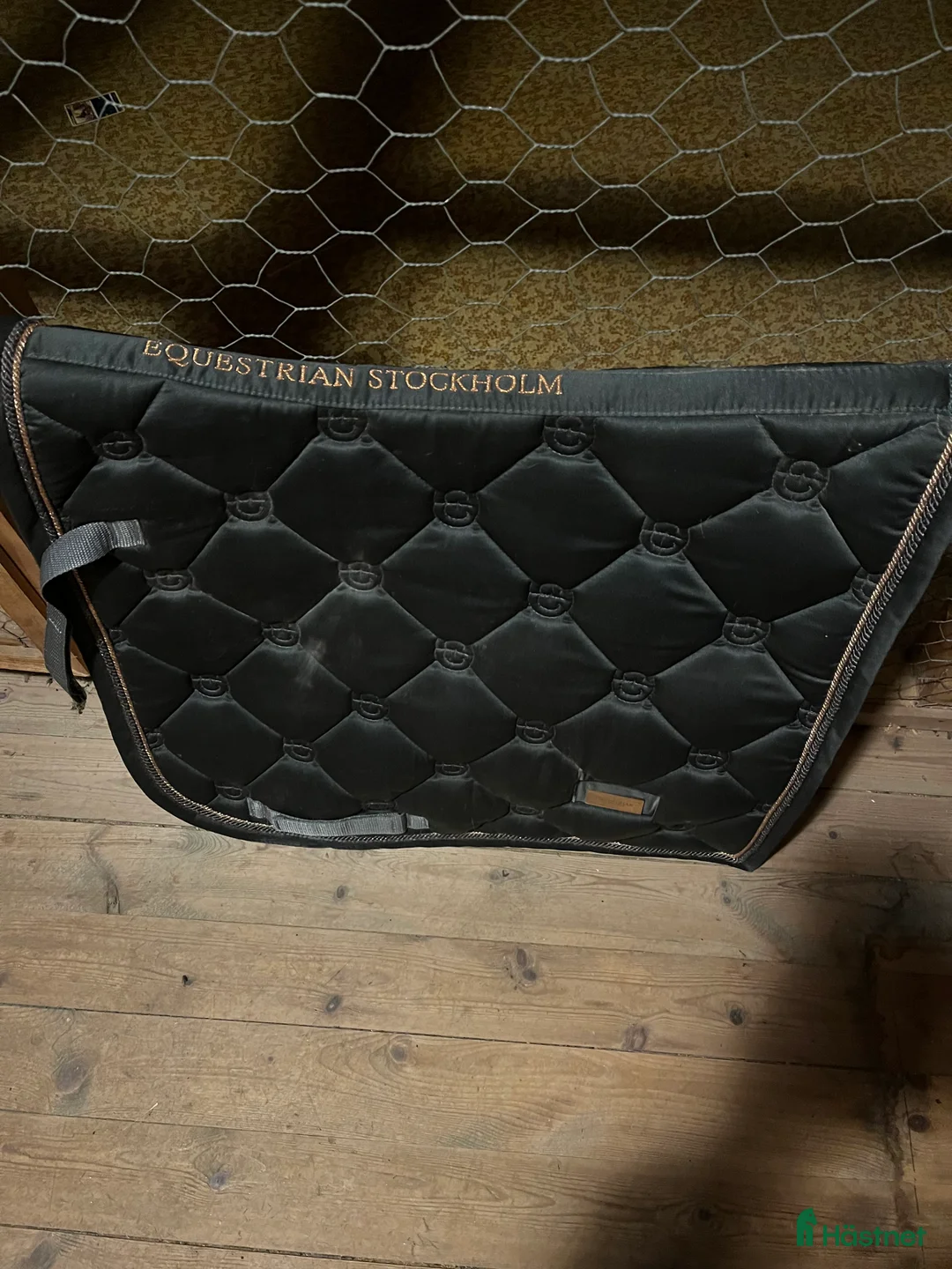 Schabrak & Vojlockar hästutrustning till salu: Fint dressyrschabrak i Kvissleby - Annons 2