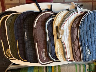 Schabrak & Vojlockar hästutrustning till salu: 10 schabrak säljes tillsammans i Brottby - Annons 4