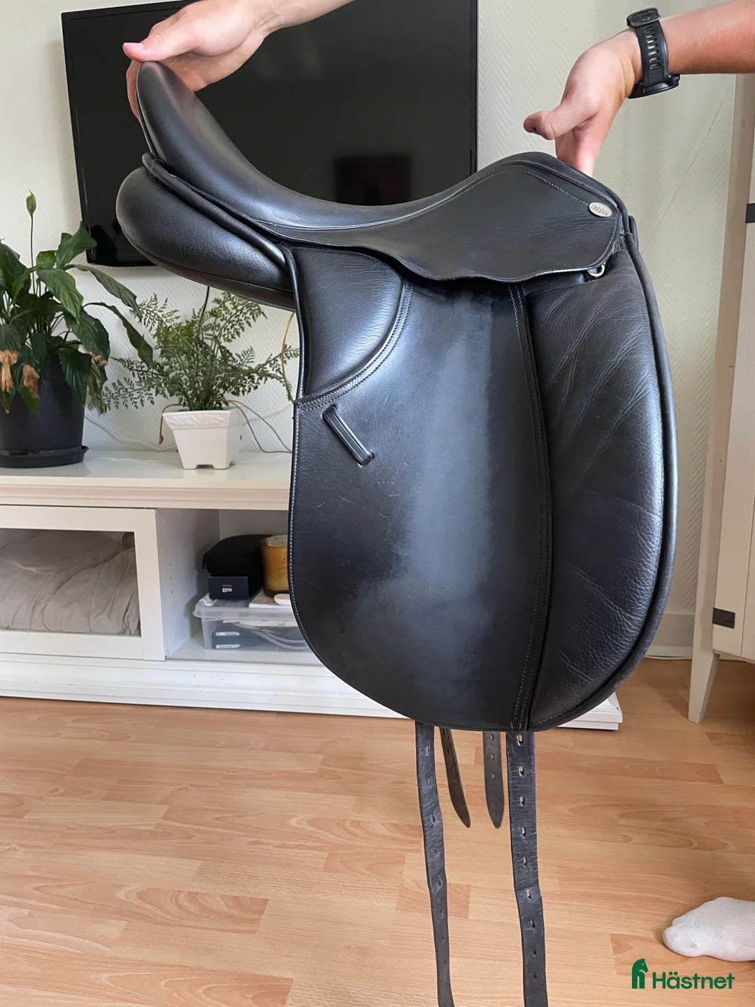 Sadlar hästutrustning till salu: 🐴 Knight Dressyrsadel 17” – MW, omvärmbar bom - Annons 1