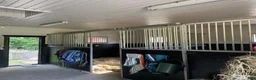  stallplats finnes: Stall med tre boxar uthyres. - Annons 2