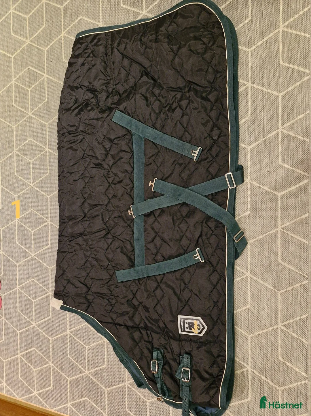 Täcken hästutrustning till salu: Div fodrade stalltäcken i Rönninge - Annons 1