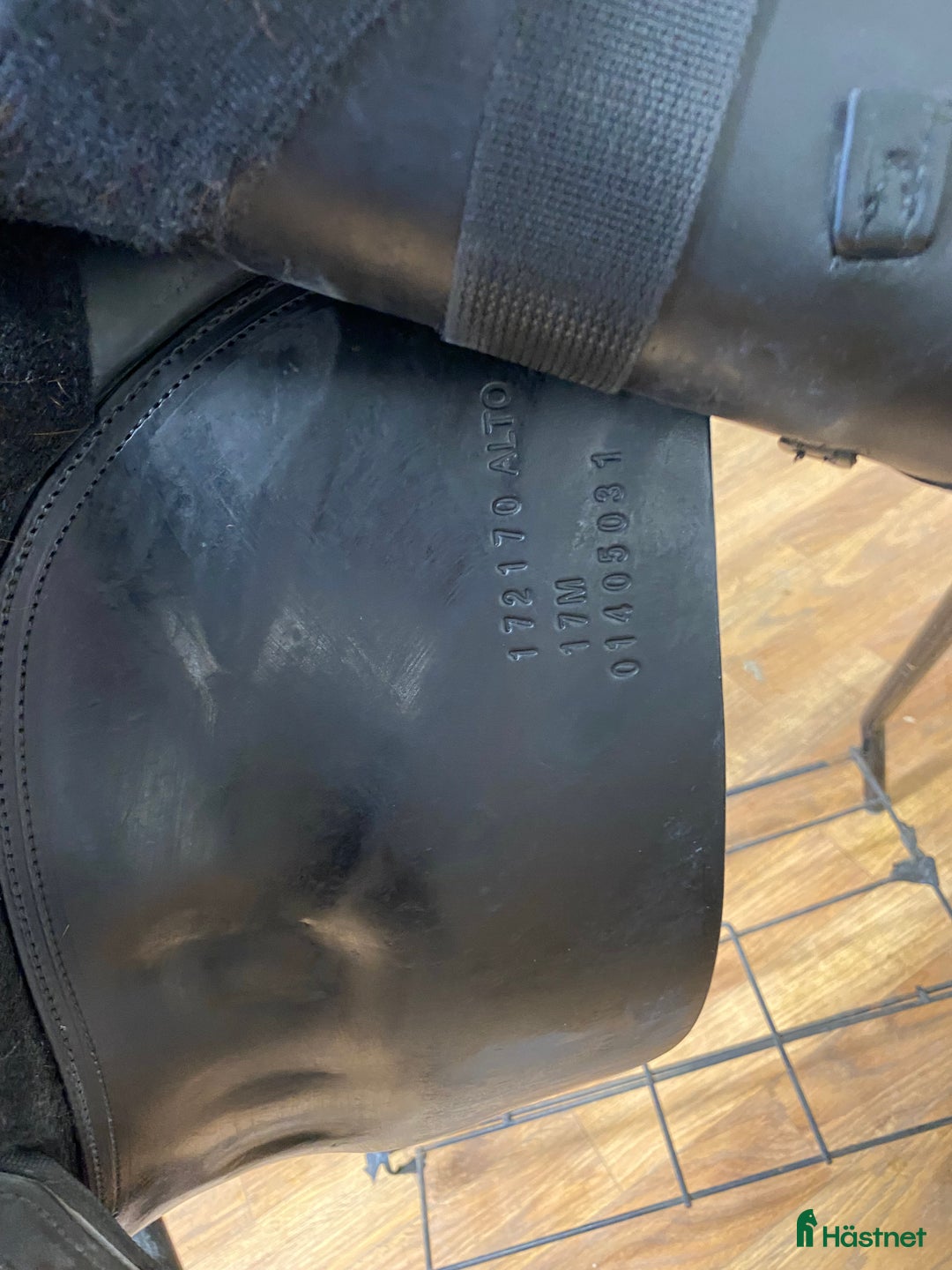 Sadlar hästutrustning till salu: Svart dressyr lippo sadel i Viken - Annons 3