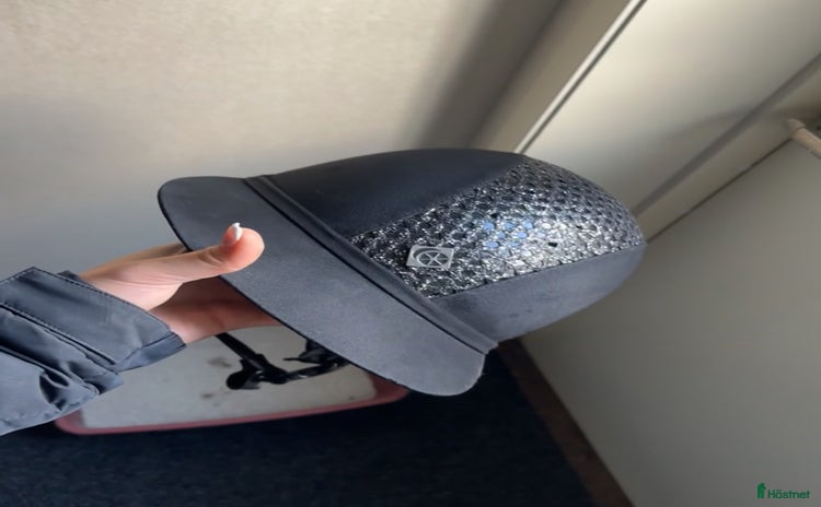 Hjälmar ryttarutrustning till salu: Charles Owen hjälm med glitter i Uddevalla - Annons 9