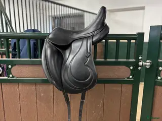 Sadlar hästutrustning till salu: Antares Cadence dressyrsadel - Annons 1