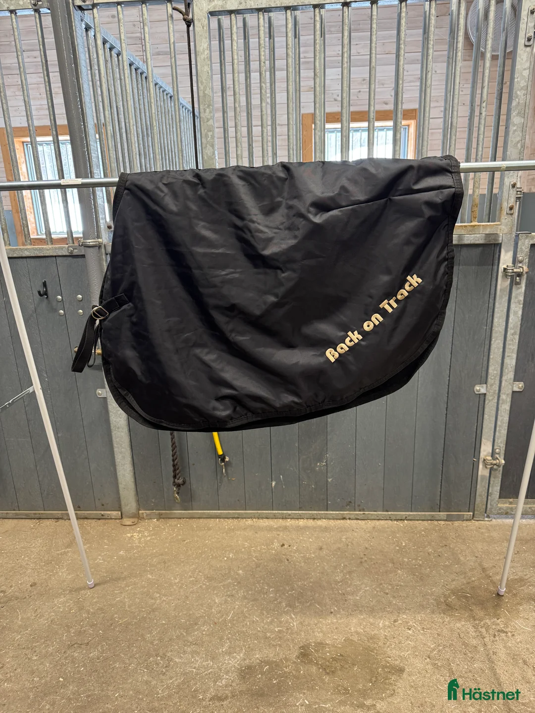 Täcken hästutrustning till salu: Back on Track - Annons 1