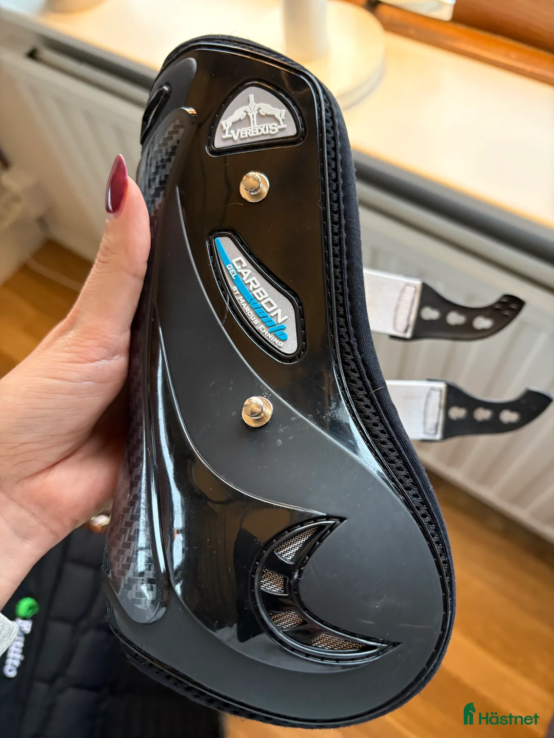 Benskydd hästutrustning till salu: Svarta Veredus carbon gel Vento M i Grangärde - Annons 1
