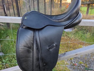Sadlar hästutrustning till salu: Dressyrsadel i Vikbolandet - Annons 14