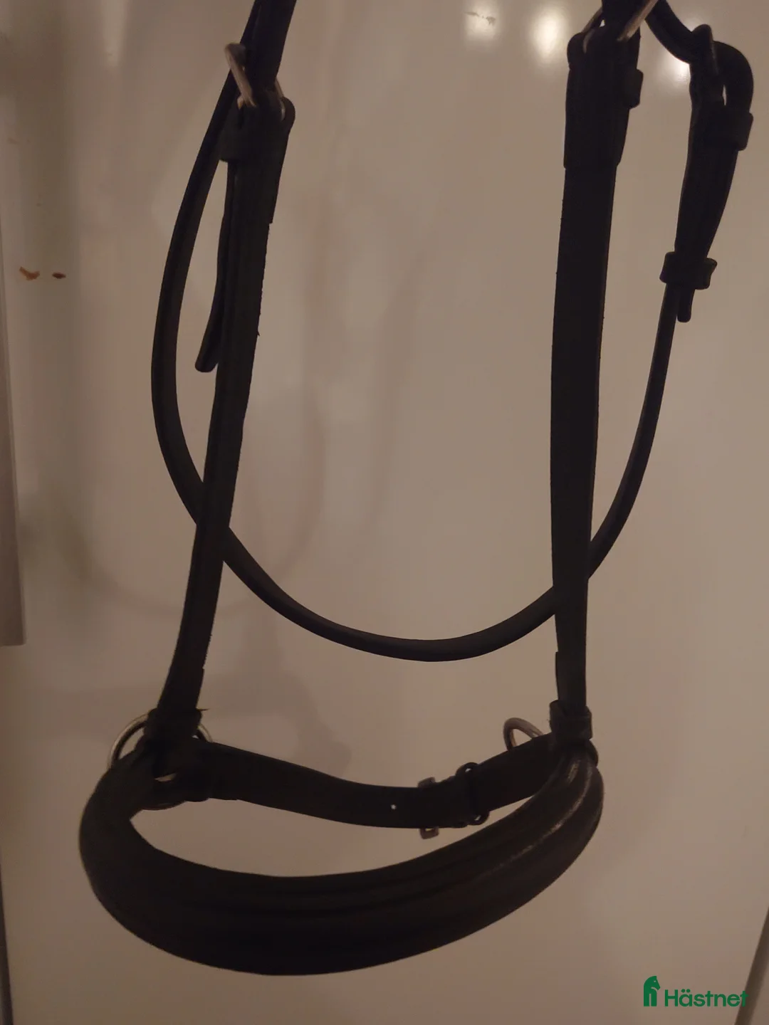 Träns hästutrustning till salu: Huvudlag i mörkt läder full storlek  - Annons 1