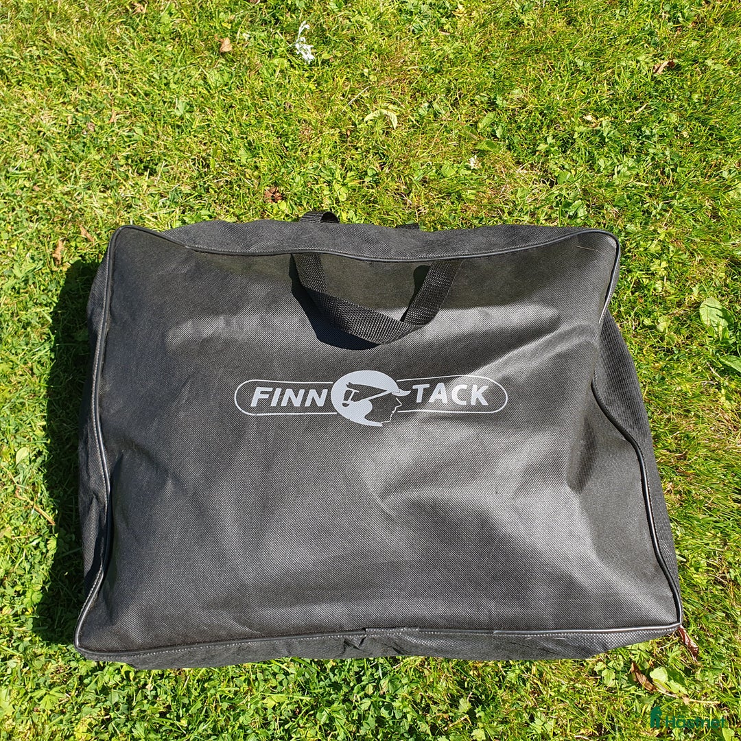 Täcken hästutrustning till salu: Finntack fleecetäcke med hel hals 125 cm i Tranås - Bild 5