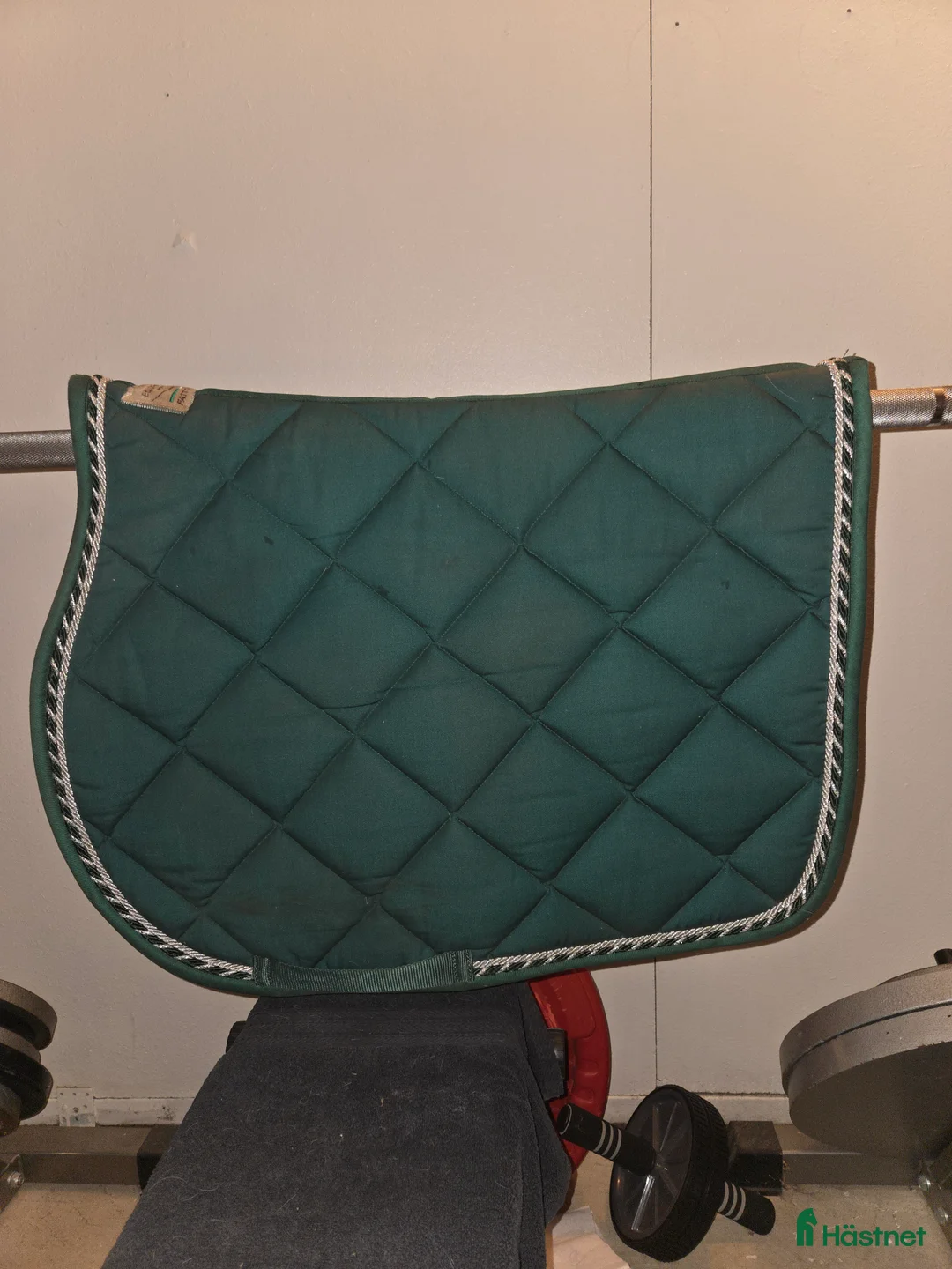 Schabrak & Vojlockar hästutrustning till salu: Grönt hoppschabrak i Vintrosa - Annons 1
