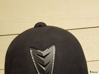 Hjälmar ryttarutrustning till salu: Svart sammetshjälm i Nora - Annons 19