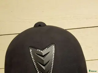 Hjälmar ryttarutrustning till salu: Svart sammetshjälm i Nora - Annons 20