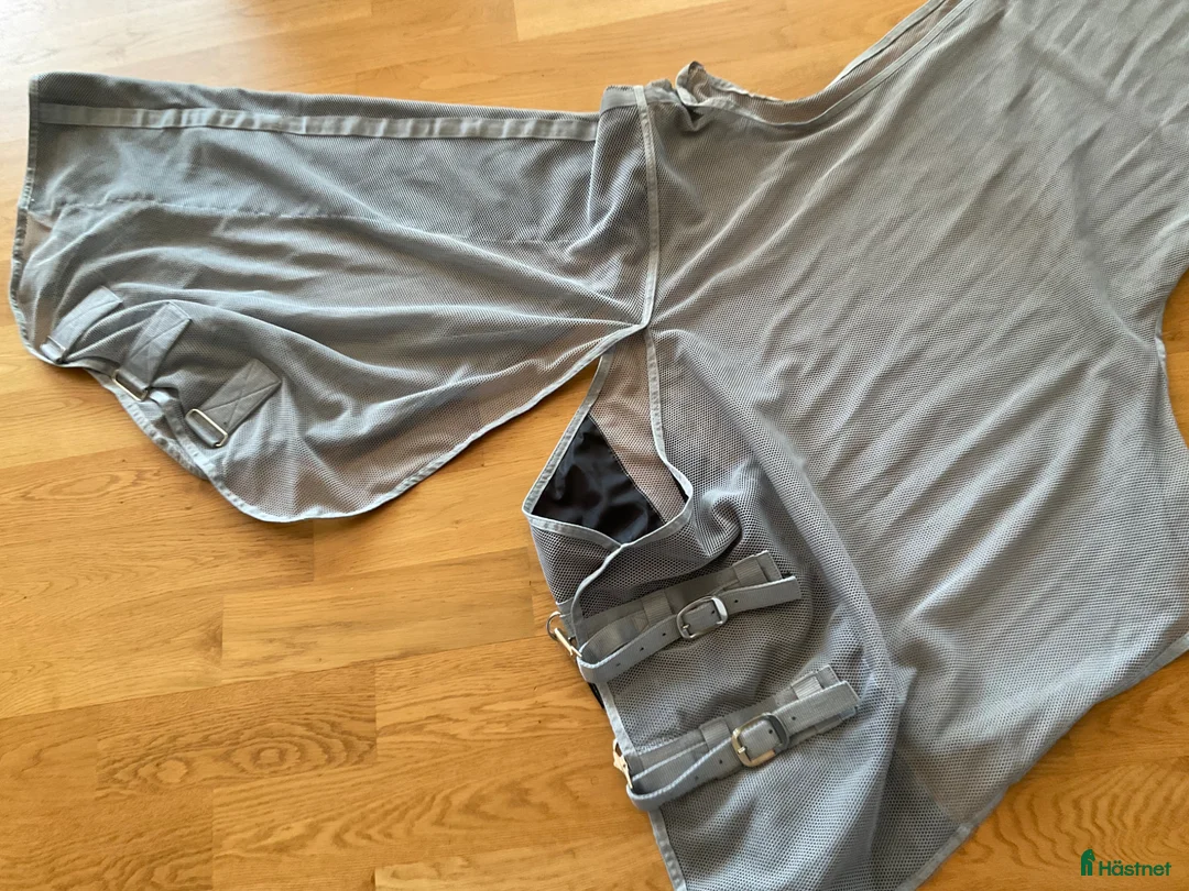 Täcken hästutrustning till salu: Ridflugtäcke i Norrköping - Annons 2