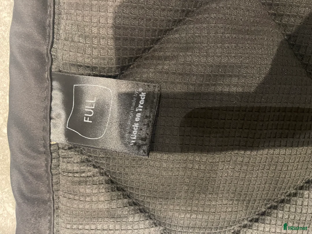 Schabrak & Vojlockar hästutrustning till salu: Back on track schabrak med huva full  i Norrtälje - Annons 3