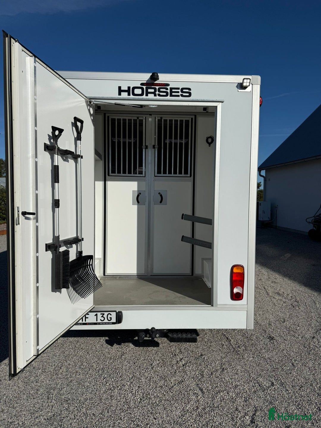 Hästlastbilar  fordon & transport till salu: Xtreme Cargo 1000kg lastvikt XXL sadelkammare i Ängelholm - Annons 4