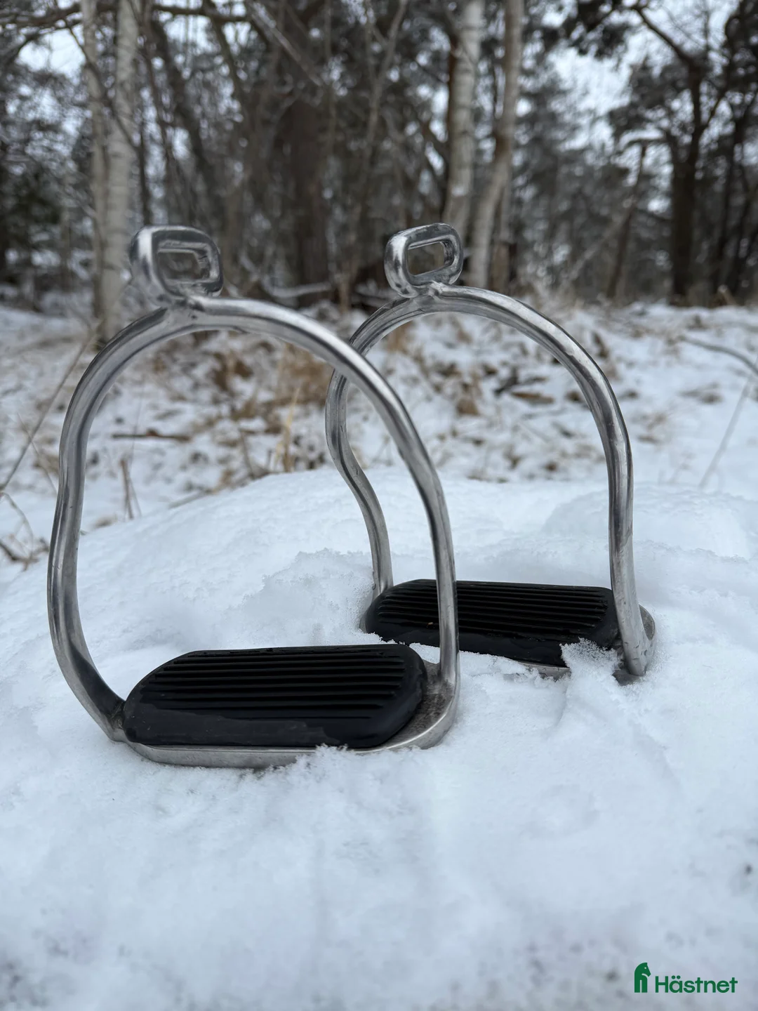 Stigbyglar hästutrustning till salu: 2 par stigbyglar i Värmdö - Annons 3