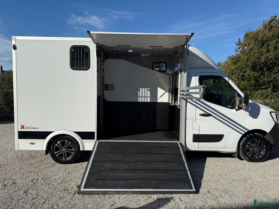 Hästlastbilar  fordon & transport till salu: Xtreme Cargo 1000kg lastvikt XXL sadelkammare i Ängelholm - Annons 3