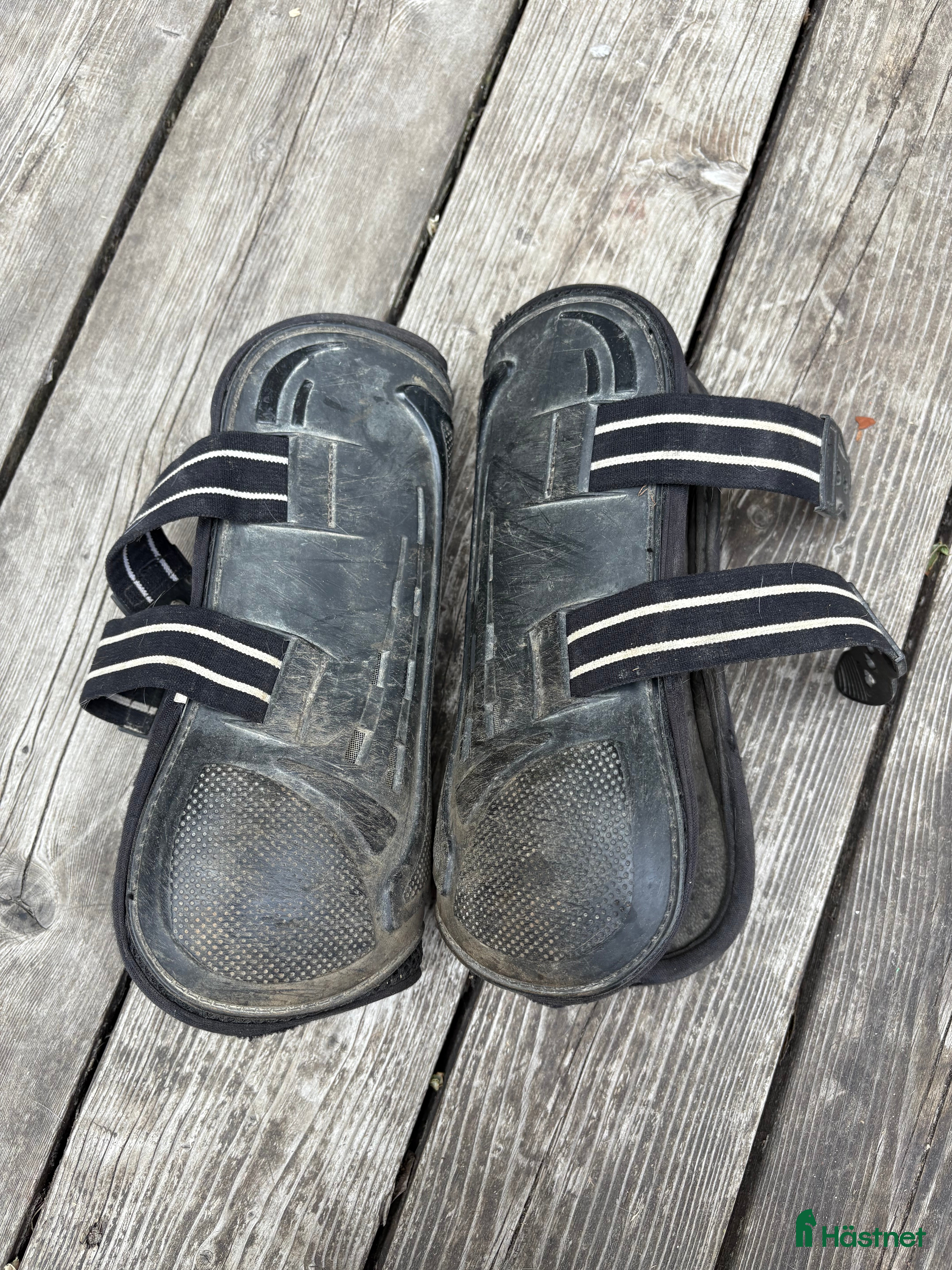 Övrig Hästutrustning hästutrustning till salu: Benskydd fram i Västra Frölunda - Annons 1