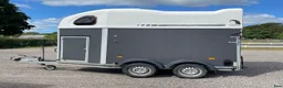 Hästtransporter  fordon & transport till salu: Gold First med sadelkammare - Annons 1