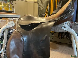 Sadlar hästutrustning Äldre passier 16 respektive 16,6 fin stoppning - Annons 7