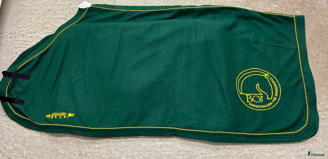 Täcken hästutrustning till salu: Fleecetäcken till ponny i Munsö - Annons 1