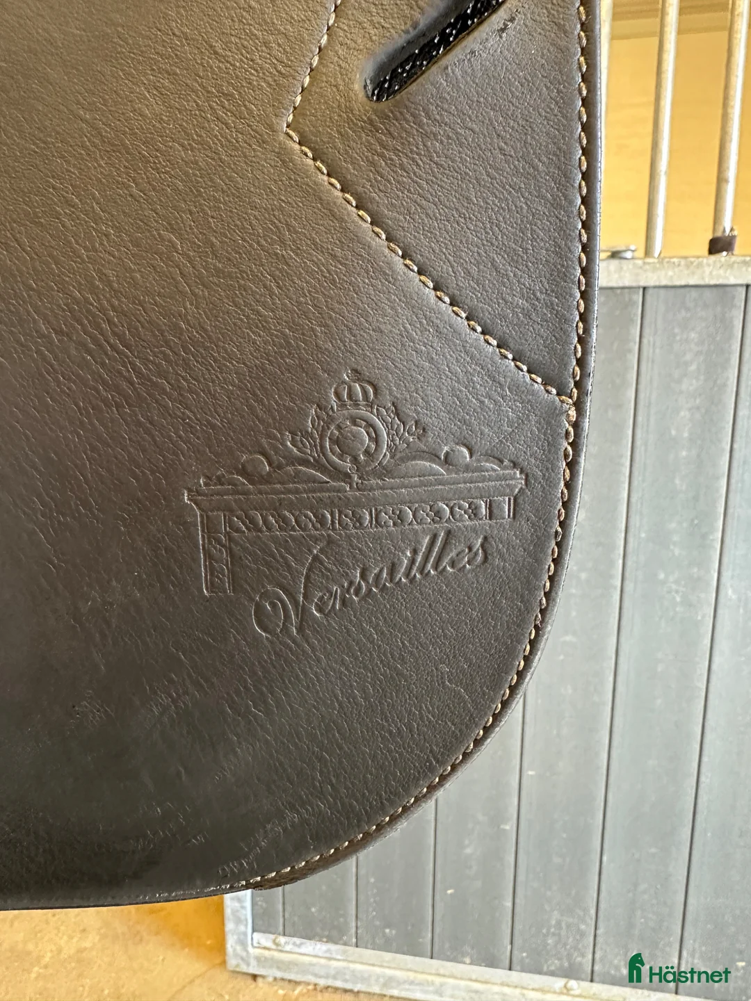 Sadlar hästutrustning till salu: Svart Prestige Versailles storlek 34/17’ - Annons 2