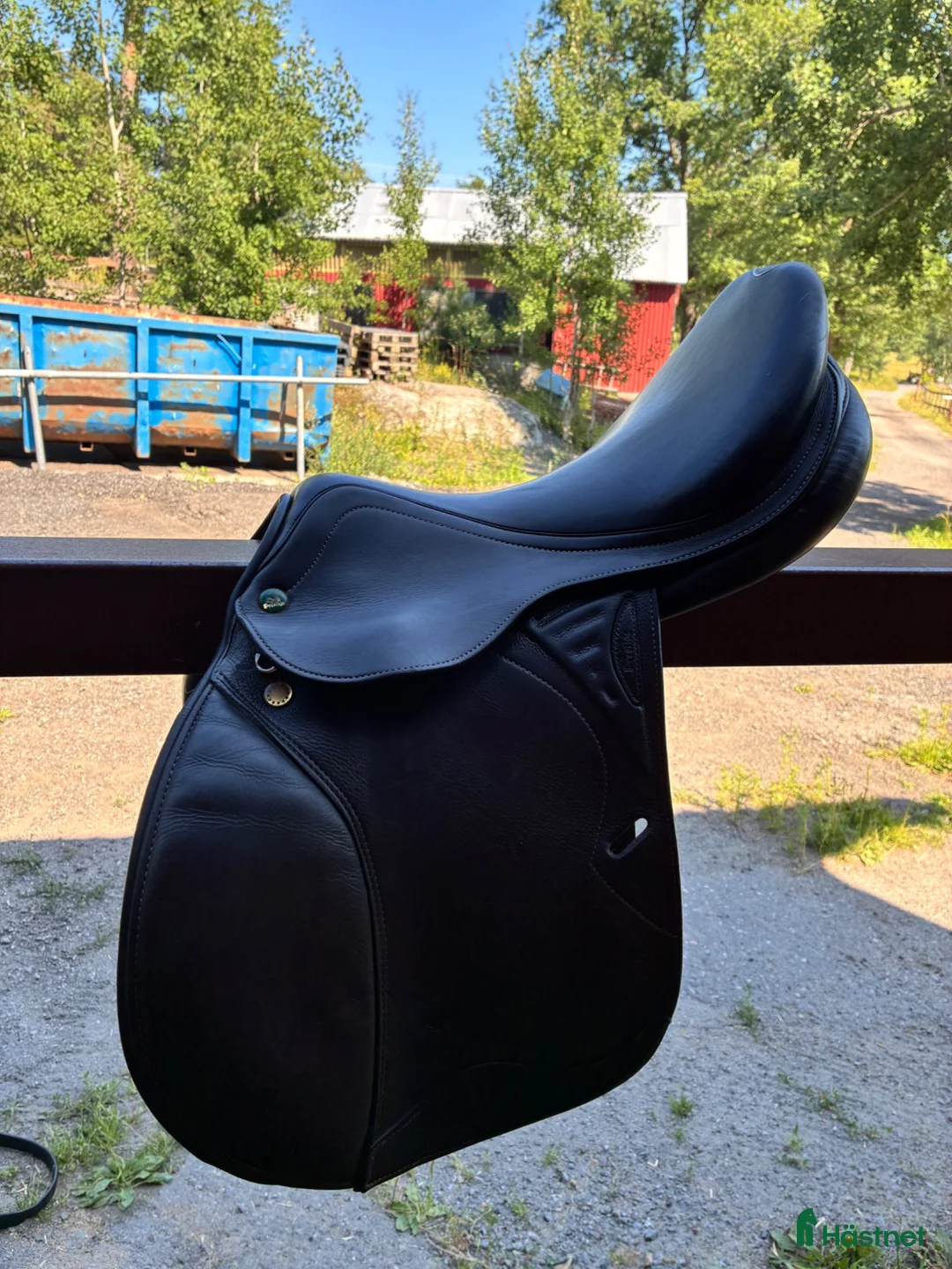 Sadlar hästutrustning till salu: Hoppsadel Prestige Versaille Svart 17" Bomvidd 34 - Annons 2