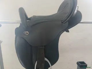 Sadlar hästutrustning Startrekk Quantum dressursal selges - Annons 1