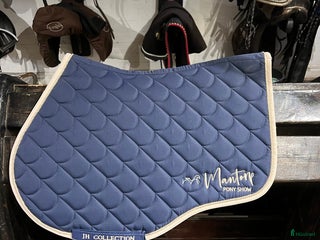 Schabrak & Vojlockar hästutrustning till salu: JH Collection Schabrak i Vikbolandet - Annons 1