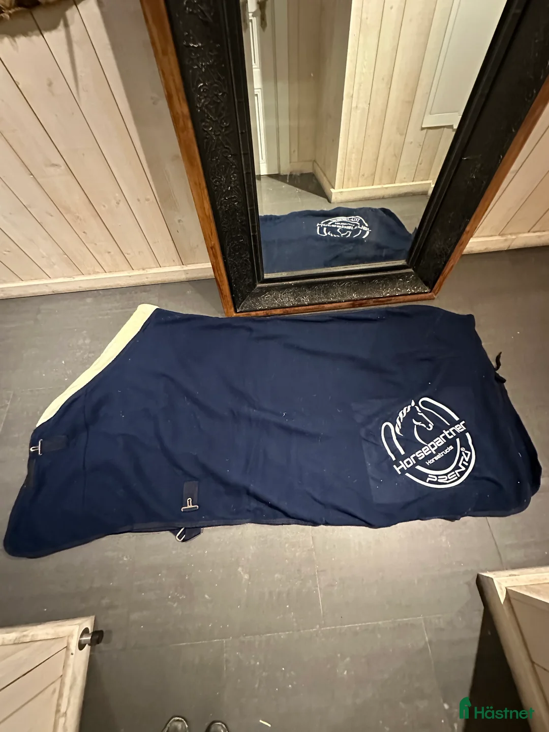 Täcken hästutrustning till salu: Fleece täcke i Lidingö - Annons 1