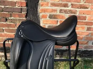 Sadlar hästutrustning Sadel Dressyrsadel PDS Carl Hester - Annons 1