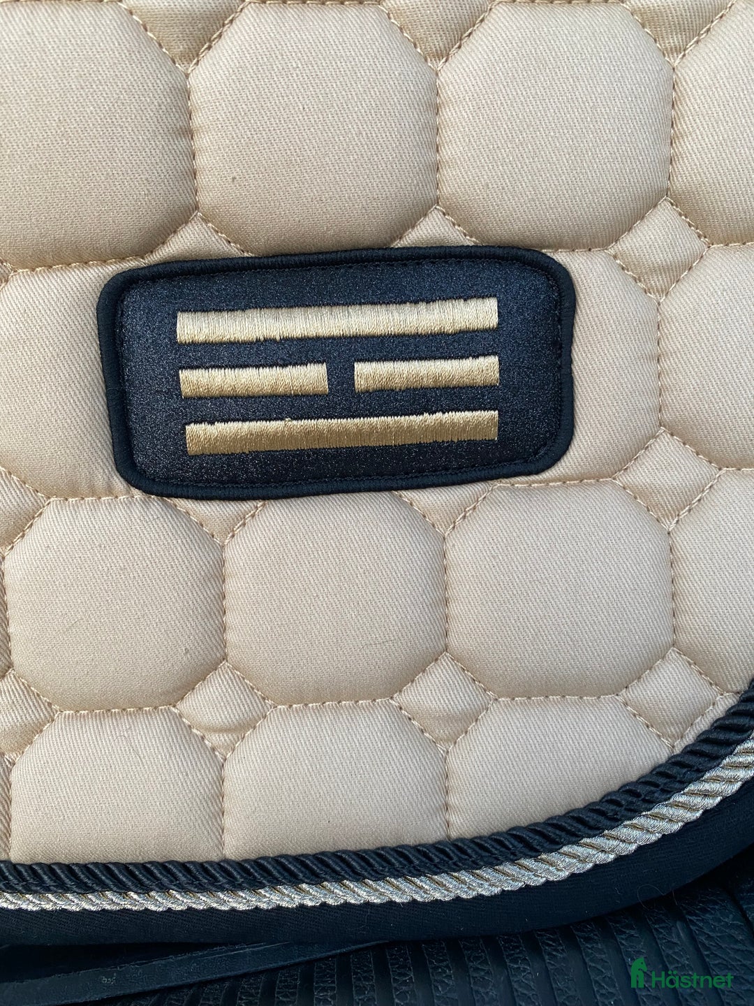 Schabrak & Vojlockar hästutrustning till salu: Fint schabrak i full i Vellinge - Annons 3