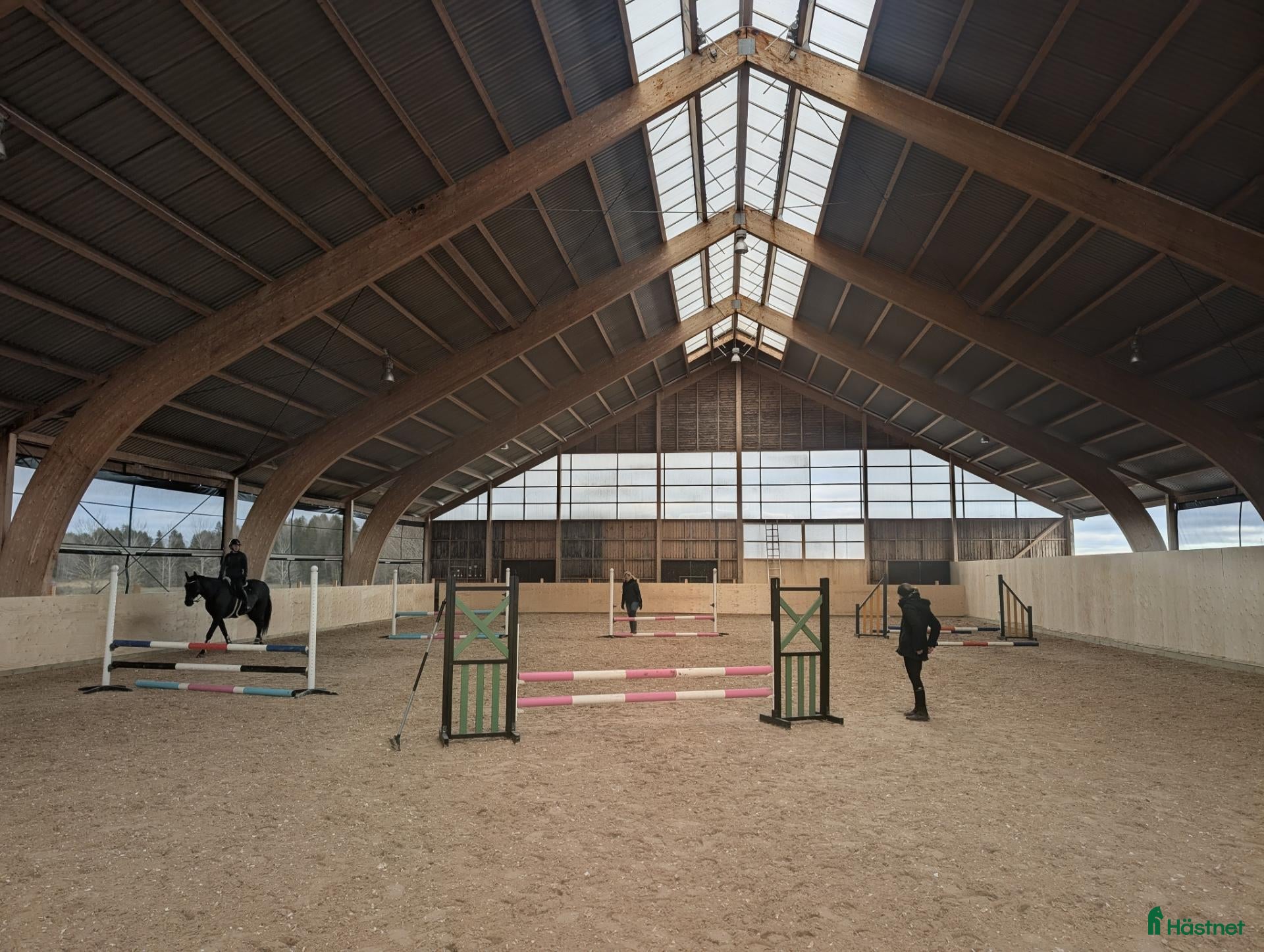  stallplats finnes: Boxplats för C-ponny fullservice - Annons 1