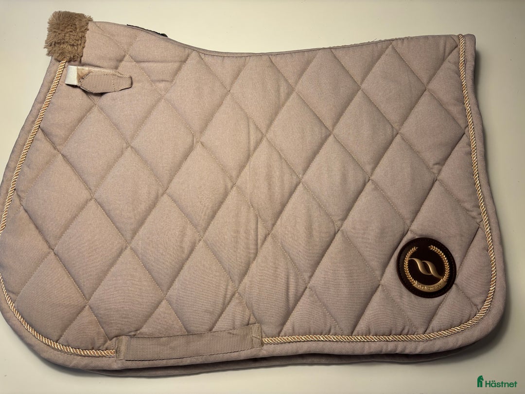 Schabrak & Vojlockar hästutrustning till salu: HOPPSCHABRAK från BACK ON TRACK  i Lidingö - Annons 1