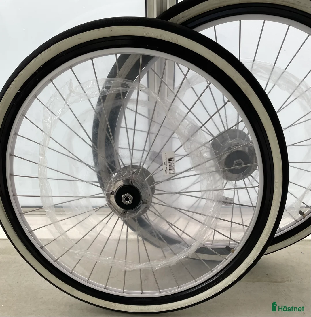 Travsulkys trav till salu: 28” sulkyhjul i nyskick säljes i Täby - Annons 1