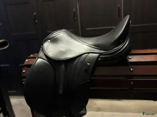 Sadlar hästutrustning till salu: Schleese Sadel🌟 i Tyresö - Annons 1