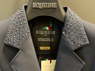 Jackor & Kavajer ryttarutrustning till salu: Världens finaste tävlingskavaj säljes i Smedstorp - Annons 1