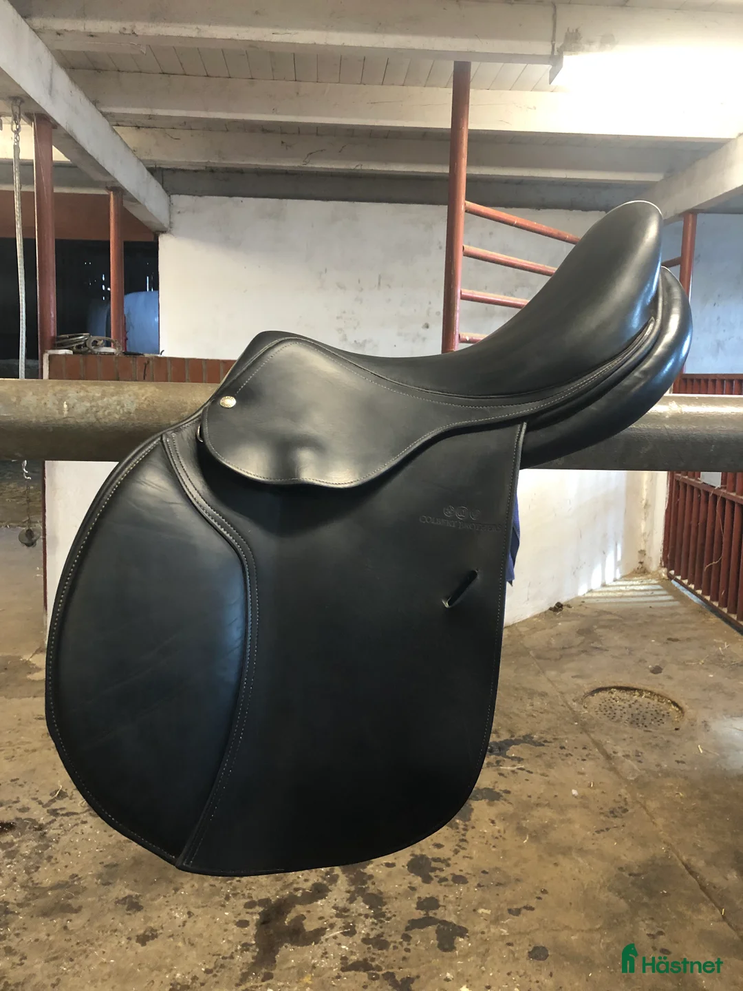Sadlar hästutrustning till salu: Colbert Brothers hoppsadel - Annons 1